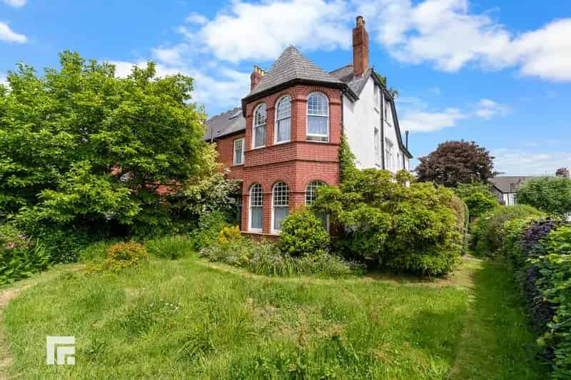 7 Bedroom Semi-Detached House for Sale in Radyr