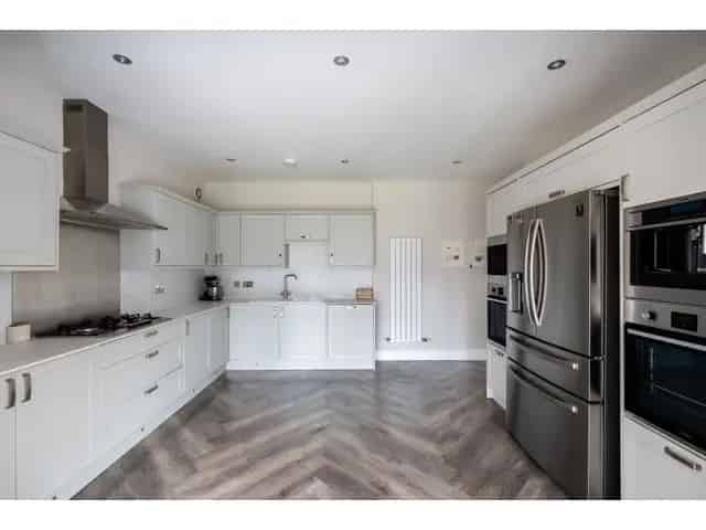 4 Bedroom Detached House for Sale in Eskbank