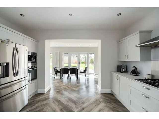 4 Bedroom Detached House for Sale in Eskbank