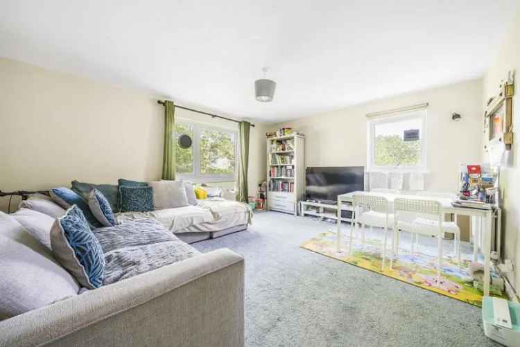 Flat For Sale in London, England