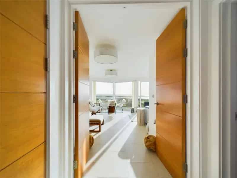2 Bedroom Apartment with Panoramic Sea Views