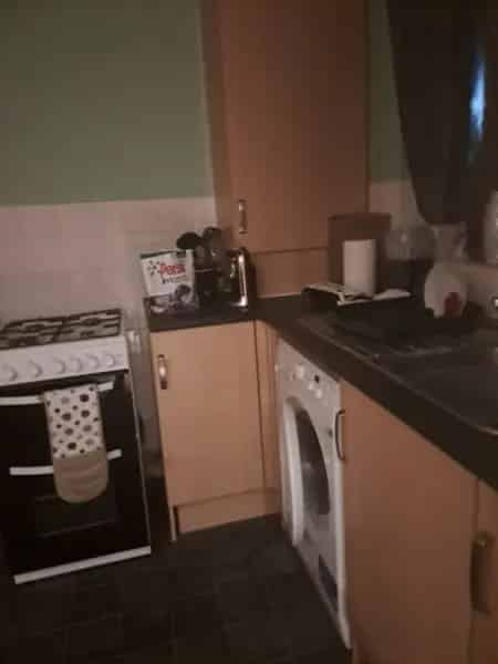 Large 1 Bedroom Ground Floor Flat Near Shops and Buses