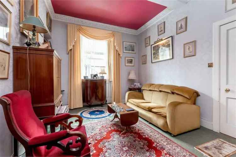 2 Bed Flat - Garden with 1 Reception Room