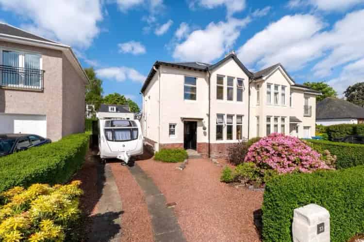 4 Bedroom Semi Detached House for Sale in Newlands Glasgow