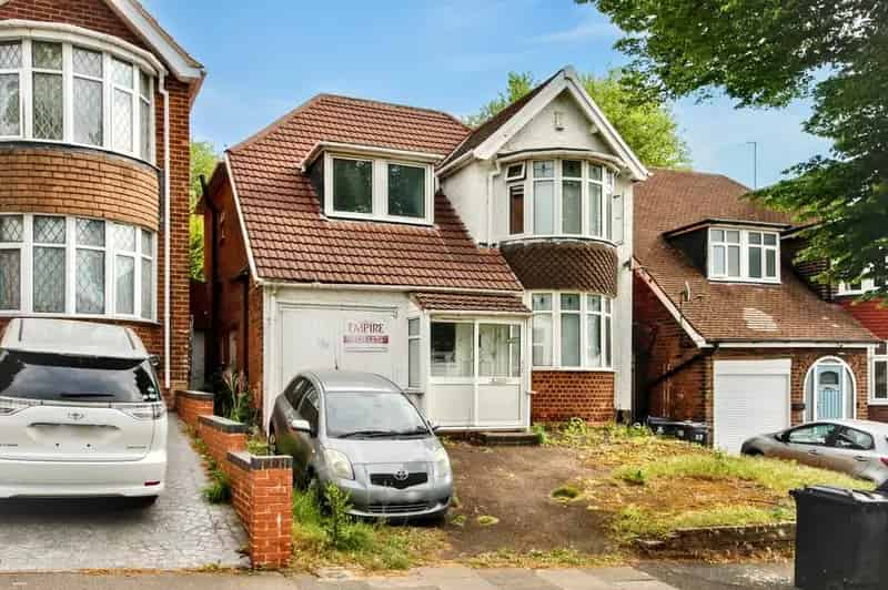 6 bedroom detached house for sale