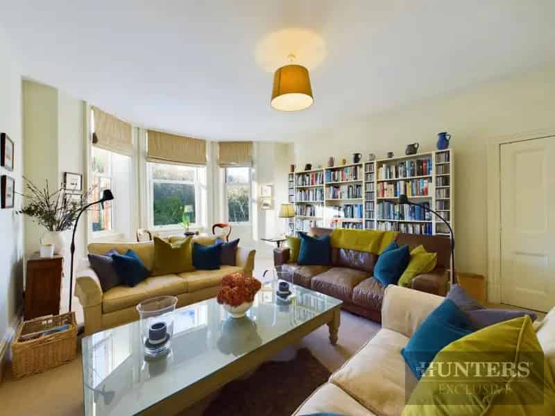 3 Bedroom Flat To Let 3802 SQ FT