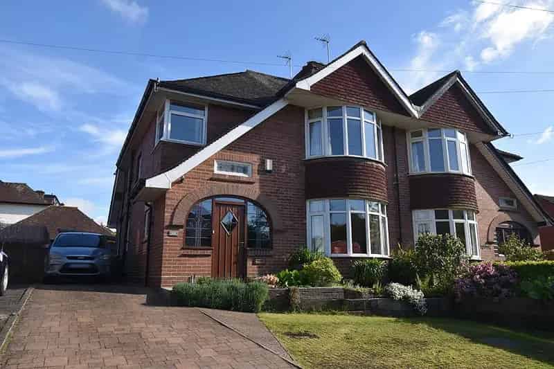 3 bedroom semi-detached house for sale