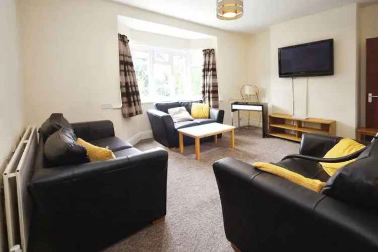 7 Bedroom Detached Student House Near Bournemouth University