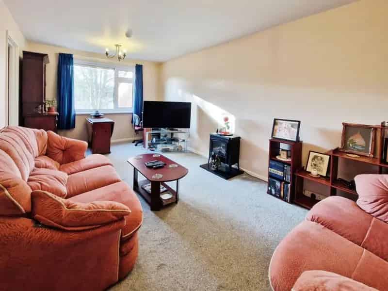 2 Bedroom Flat For Sale - Modernisation Needed