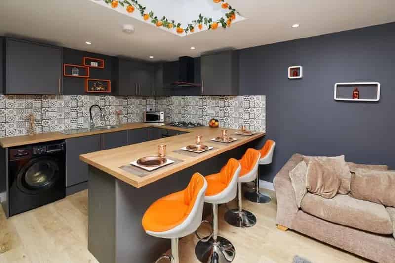 5 Bedroom Terraced House To Rent