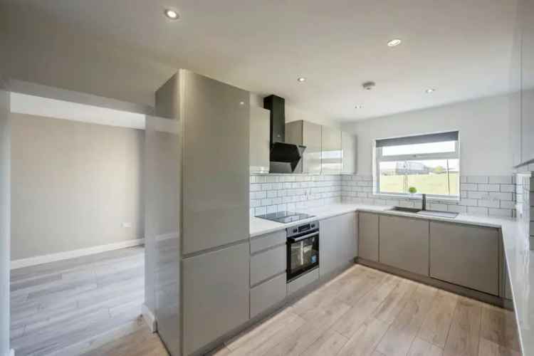 3 Bed Semi-Detached House with Garage and Garden