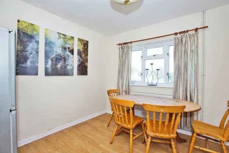 3 Bed Semi-Detached House with Garden