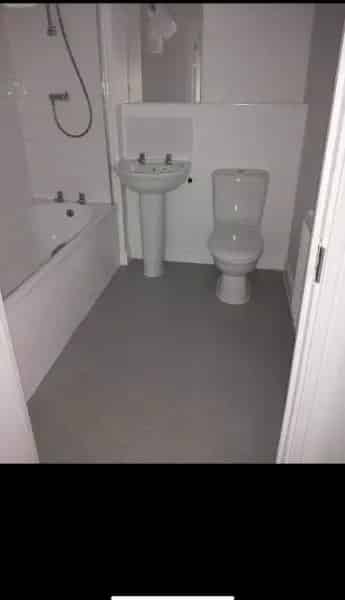 2 Bed Flat Crawley Forge Wood Near Schools and Park