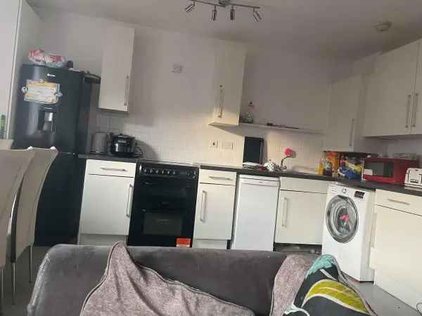 Flat For Rent in Crawley, England