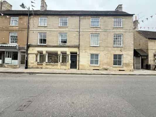 Grade II Listed Retail Premises Oundle Town Centre