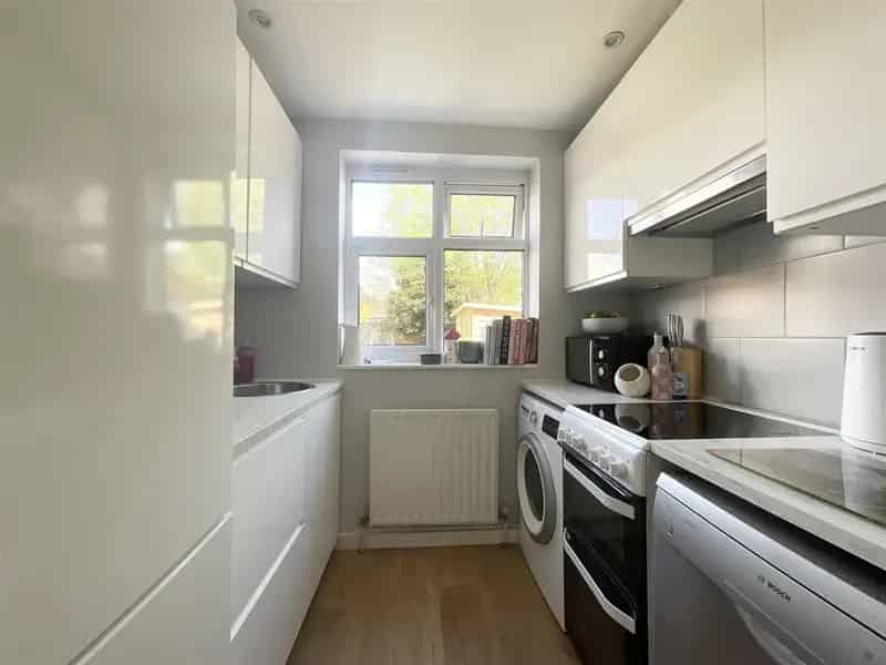 2 Bedroom Maisonette for Sale Near Reigate