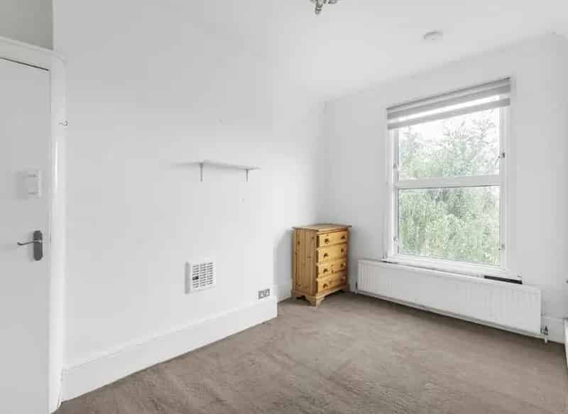 Spacious Four Bedroom Flat with Two Bathrooms and Loft Room