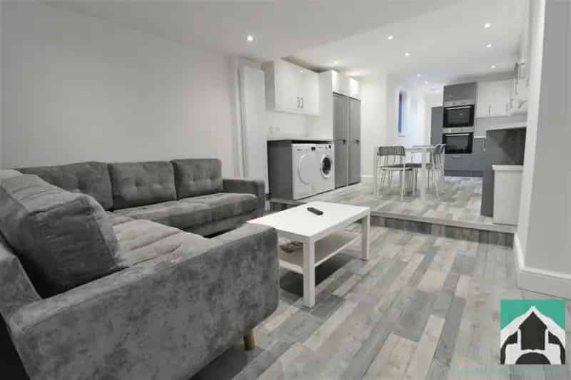 6 Bedroom 6 En Suite Terraced House For Sale Investment Opportunity