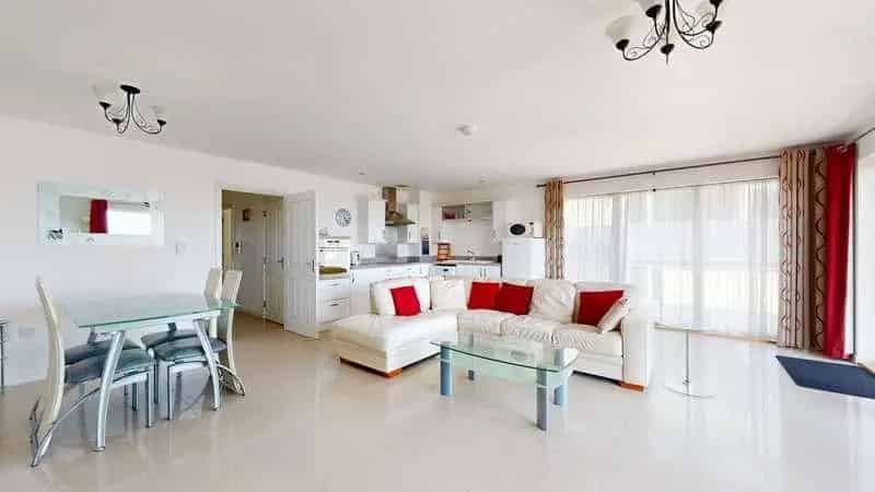 2 Bed Flat for Sale City Centre Sea Views