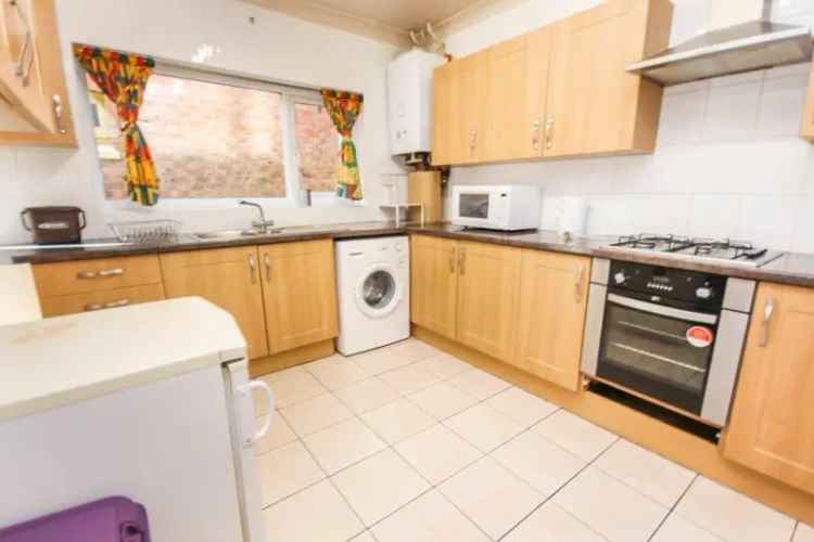 4 Bedroom Student House in Winton