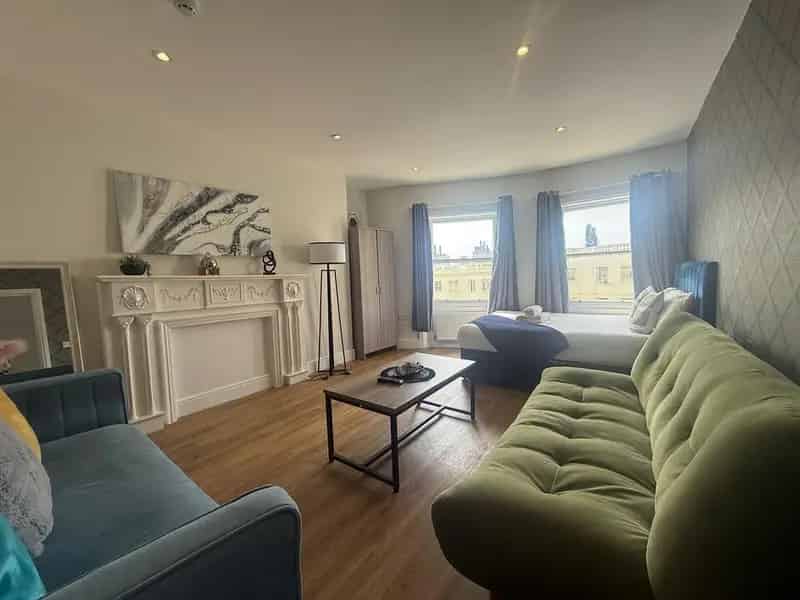2 Bedroom Apartment Hove - Fully Furnished