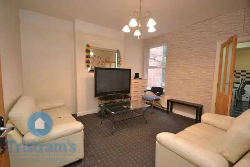 4 Bedroom Student House Near NTU and UON