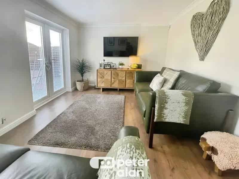 3 bedroom detached house