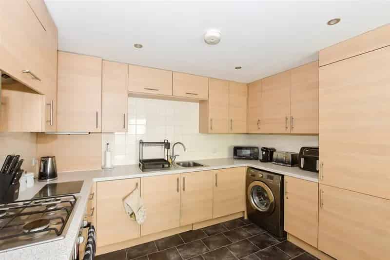 2 Bedroom Flat for Sale near Caterham Station