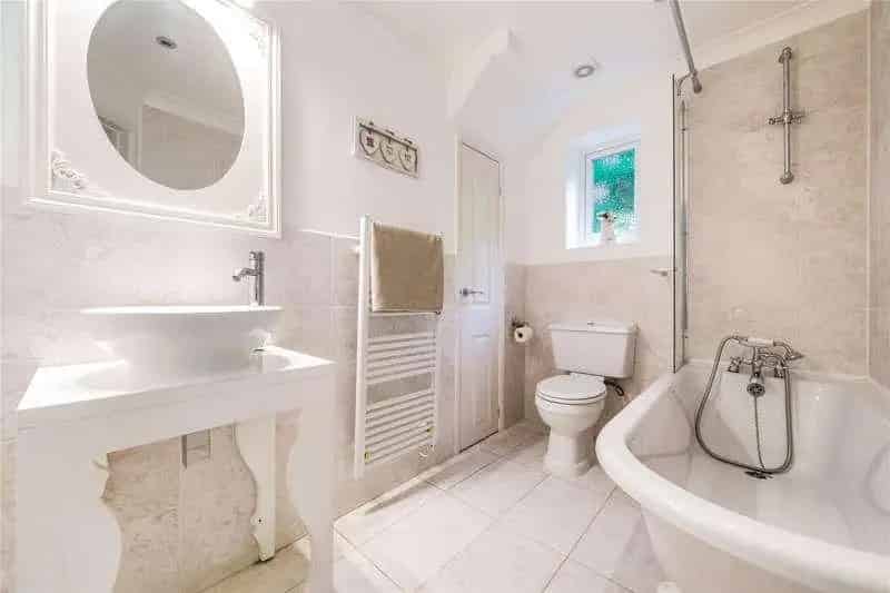 5 Bed House for Sale in Hook Heath