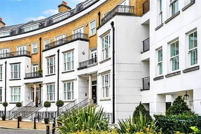 Luxury 5-Bedroom Townhouse Imperial Wharf River Views