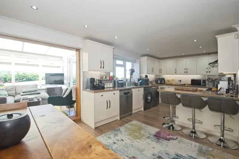 Four Double Bedroom Family Home with Panoramic Views and Summerhouse