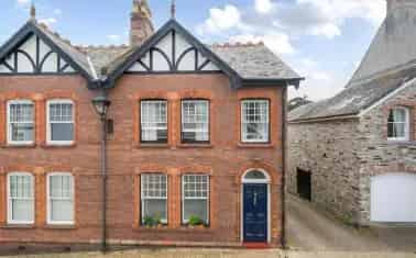 3 Bedroom House in Plympton St Maurice Near Amenities and Schools