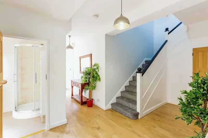 Refurbished 2-Bed Semi Detached House Near Northampton Train Station