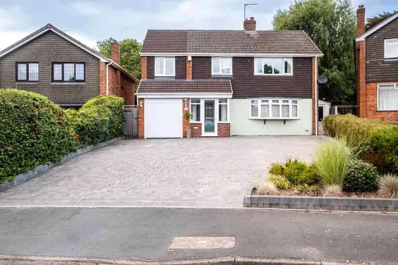 4 Bedroom Detached House to Rent
