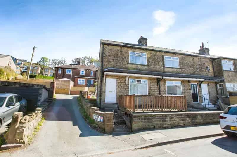 3 Bedroom End Terrace House for Sale Greetland West Yorkshire