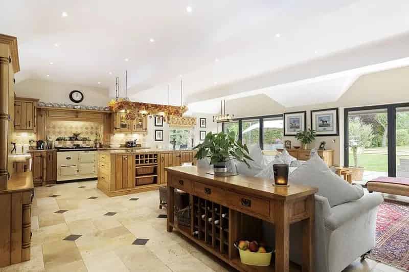 5 bedroom detached house for sale
