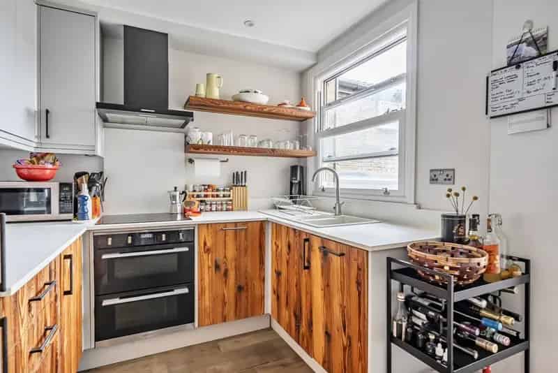 Two Bedroom Flat with Roof Terrace near Tooting Broadway