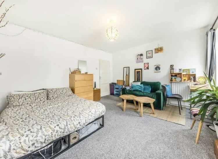 Second Floor Studio Apartment Near Broadway Market - Chain Free