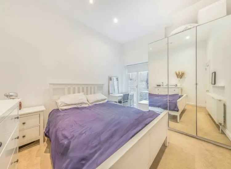 Spacious Ground Floor Conversion Lavender Hill - Double Bedroom South Facing Garden