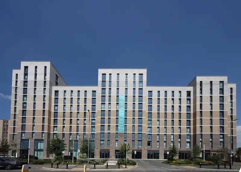 Luxury 1-Bed Flat in Luton with Gym and Rooftop Gardens