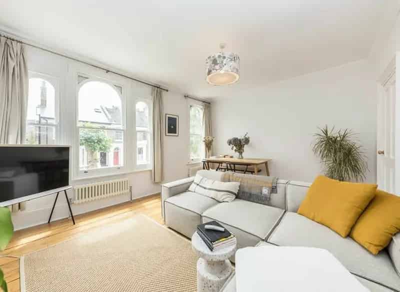 2 Bedroom Period Conversion Clapton Recently Renovated