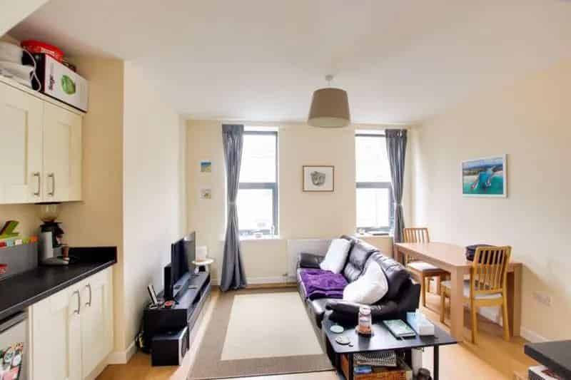 2 Bedroom Duplex Apartment to Rent Bath