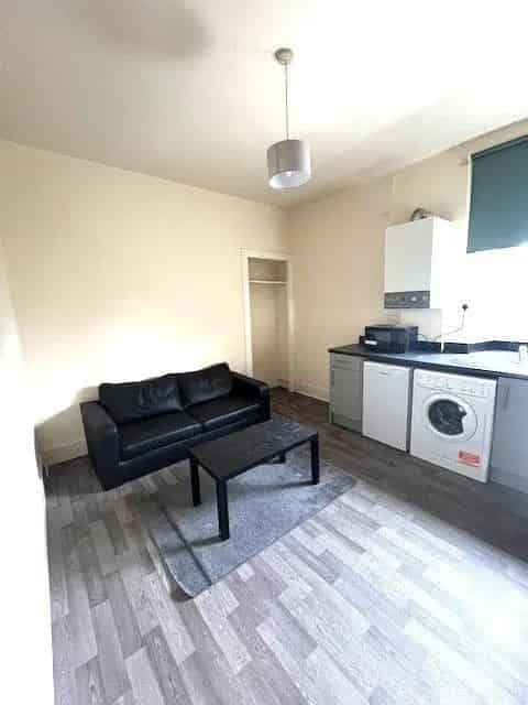 2 Bedroom Flat to Rent Fully Furnished Great Location