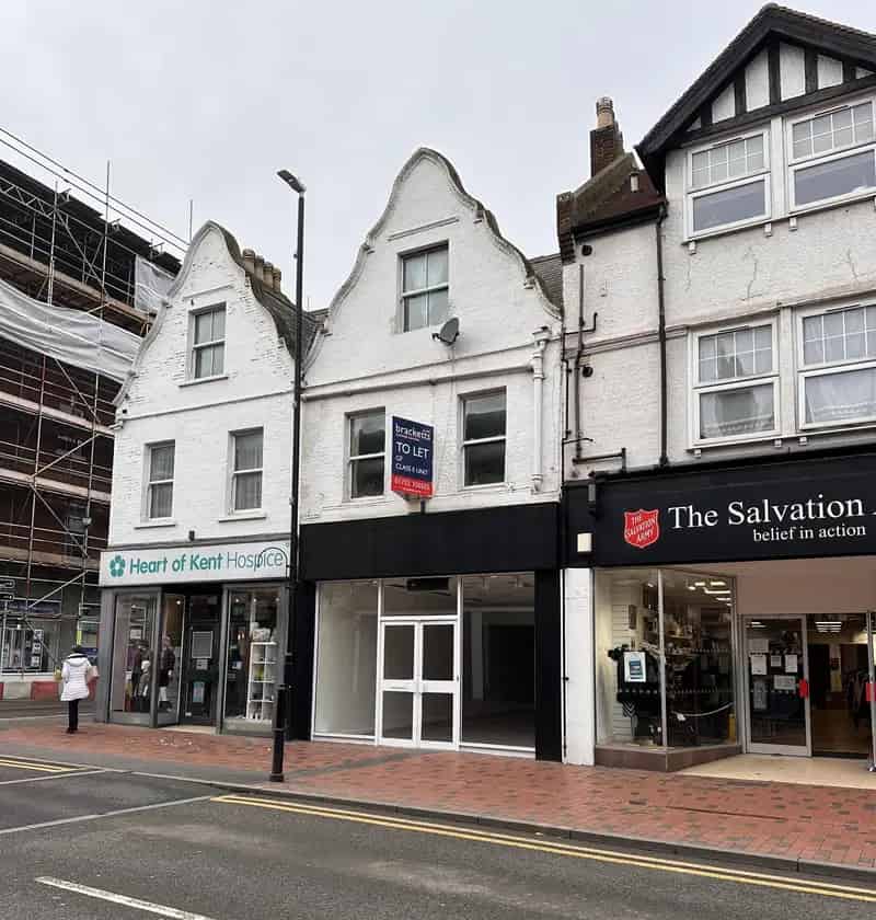 Class E Unit To Let - Shopfront, Storeroom, Garage
