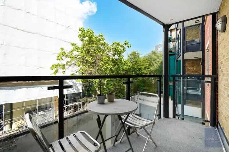 1 Bedroom Flat for Sale in London SE1 near Waterloo Station