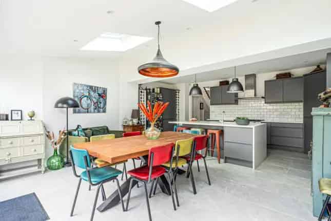 Four Bedroom Semi-Detached House for Sale in Balham