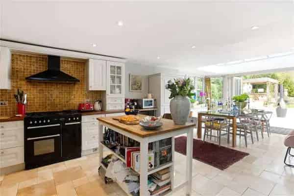 Family Home with Pool Near Harpenden Town Centre