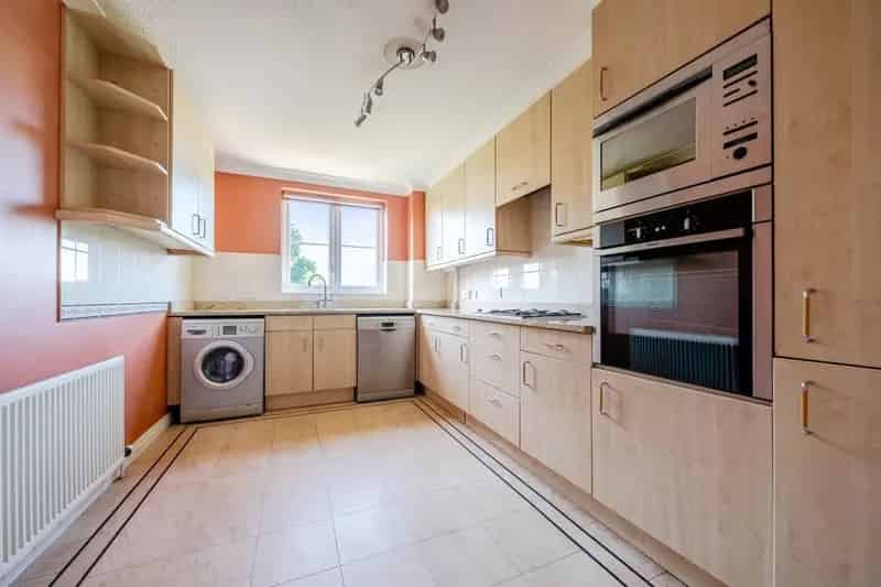 Spacious 2 Bed Apartment with Balcony and Stunning Views