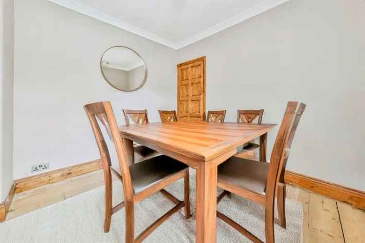 3 Bed Maisonette Near Town Centre and Train Station