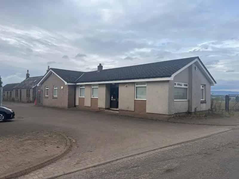 Modern Single Storey Office Building Ample Parking